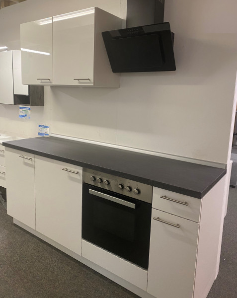Küchenzeile von Express Küchen , 200 cm inclusive Elektrogeräte , Spülbecken und Armatur